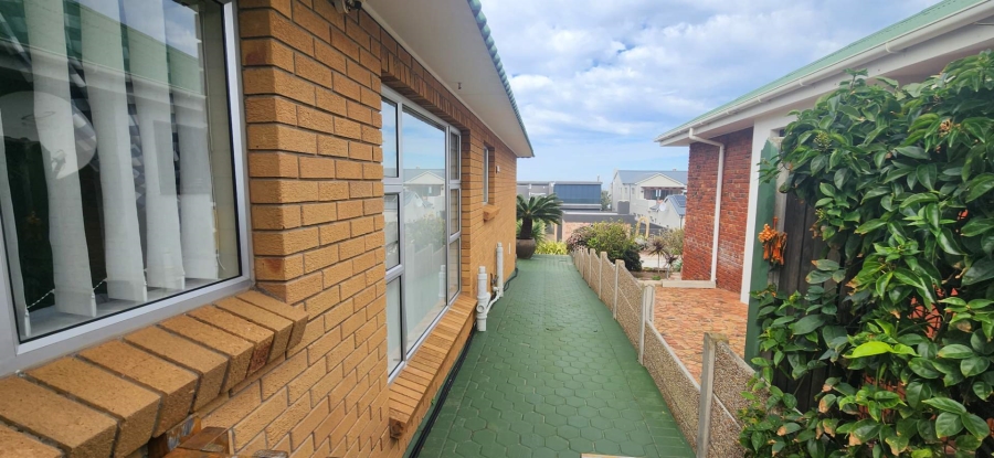 4 Bedroom Property for Sale in Glentana Western Cape